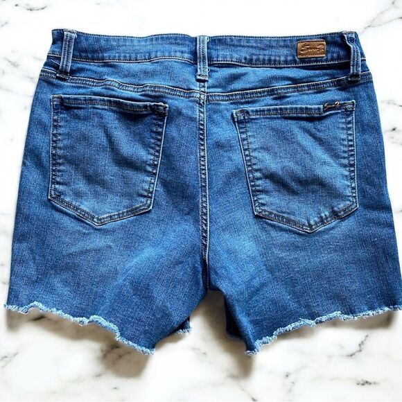 Seven/7 Blue Denim Women's Shorts. Size 14 - Picture 2 of 6